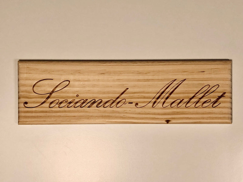 Estampe / Façade d'une caisse de vin en bois du Chateau Sociando Mallet - Bordeaux | Format 1 bouteille = 30x8 cm